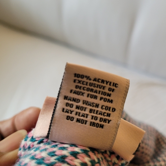 Juicy Couture Winter Hat - Picture 8 of 8